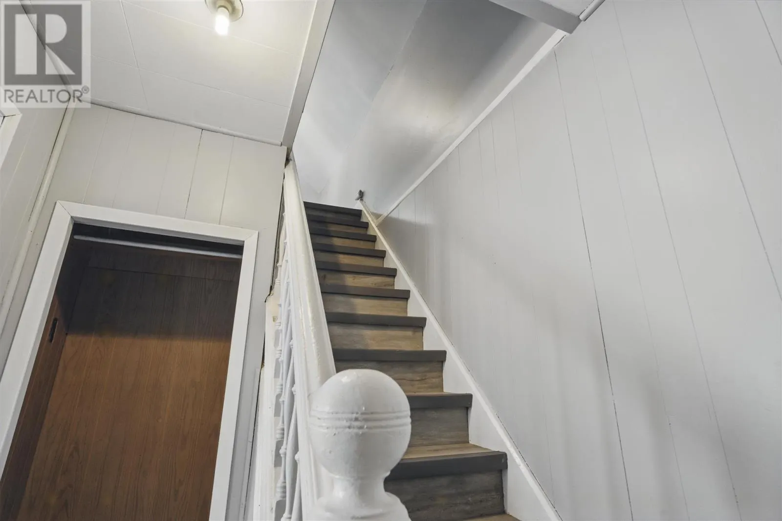 119 Grosvenor AVE