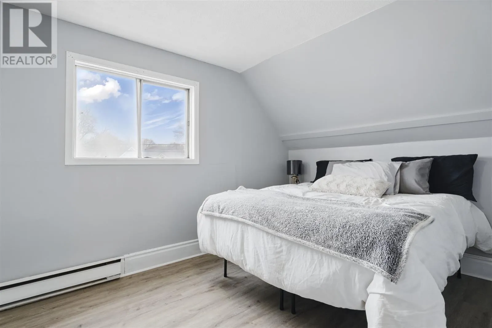 119 Grosvenor AVE