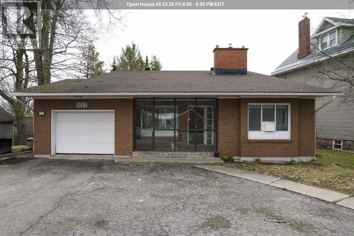 1015 Queen ST E