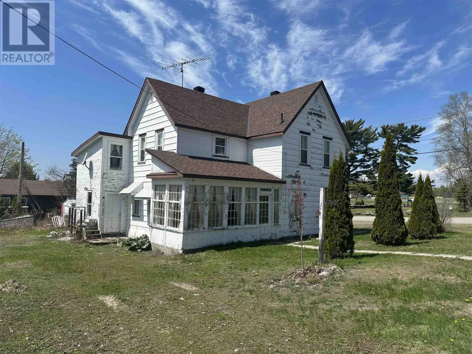 62 Queen ST