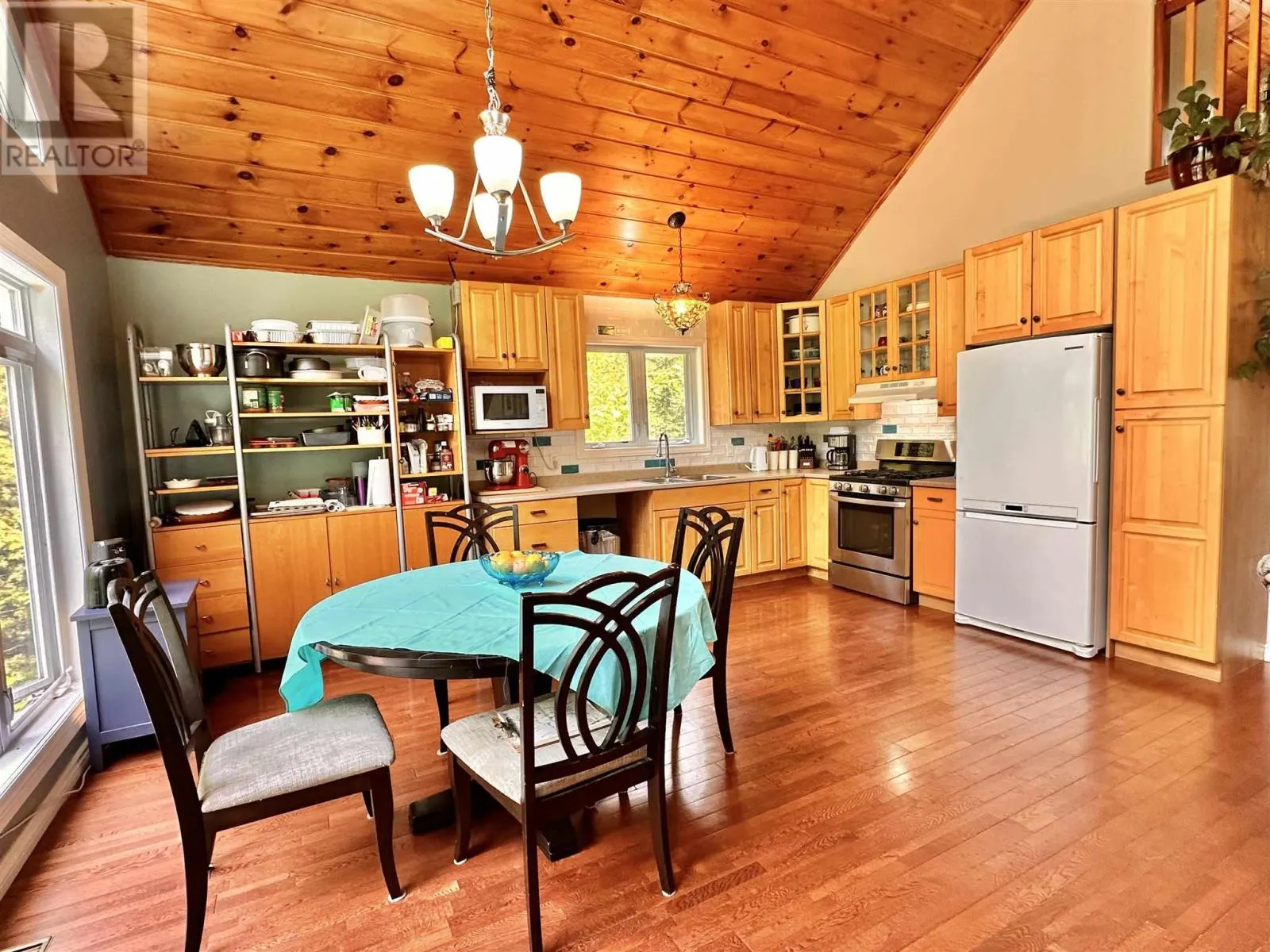 884 Dunlop Shores RD