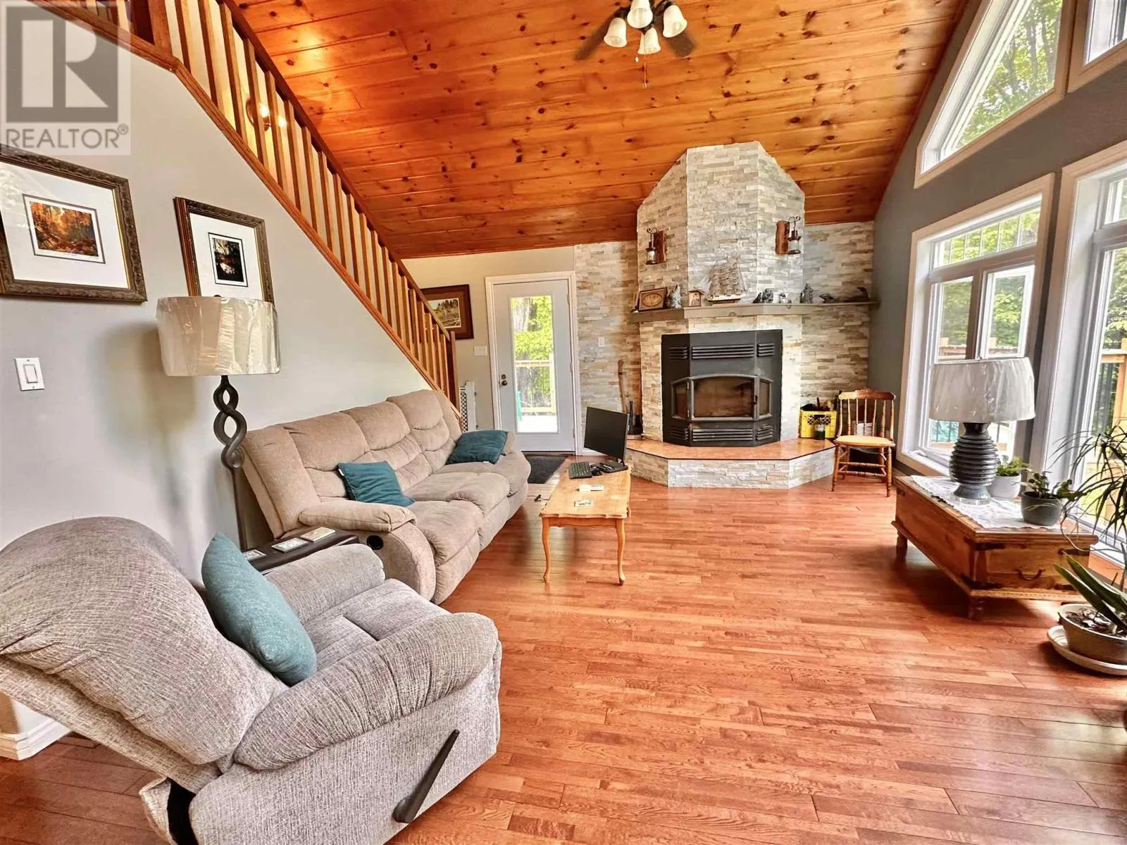 884 Dunlop Shores RD