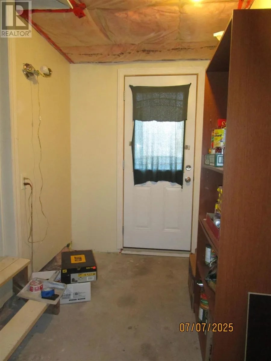 64 Curran DR