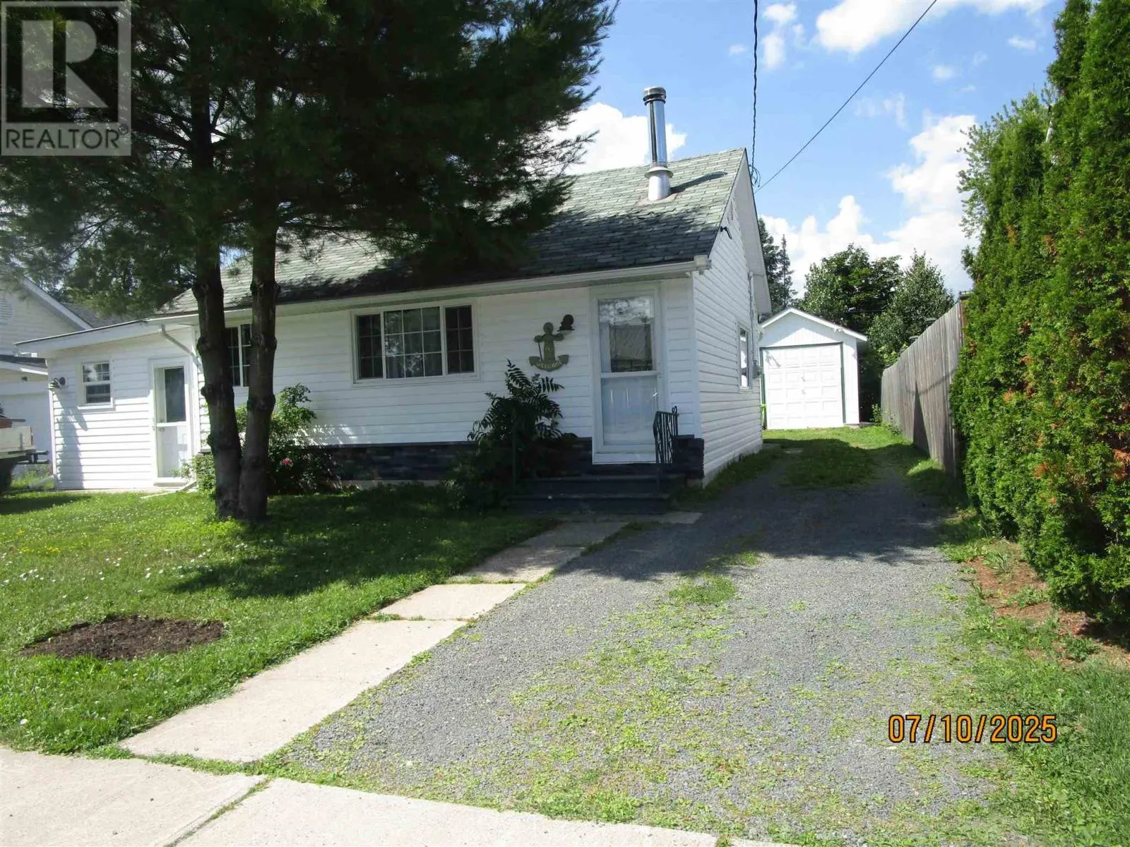 64 Curran DR