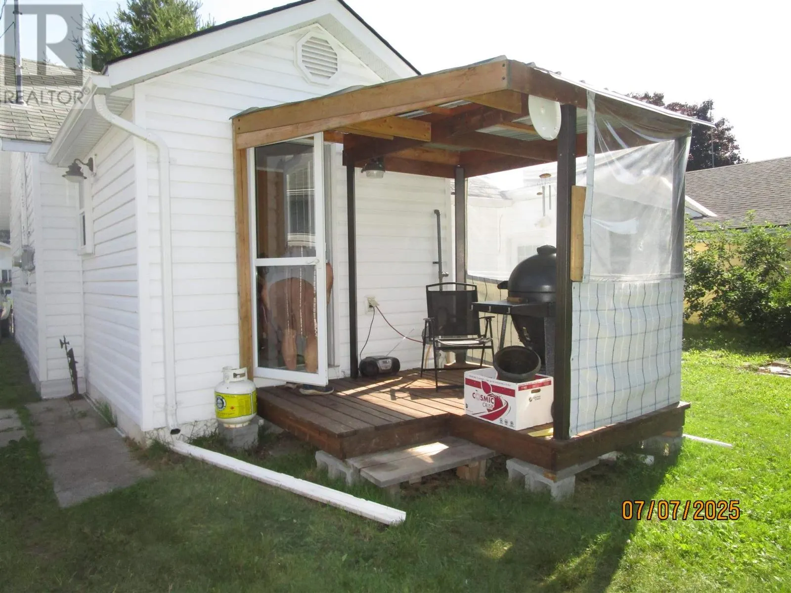 64 Curran DR