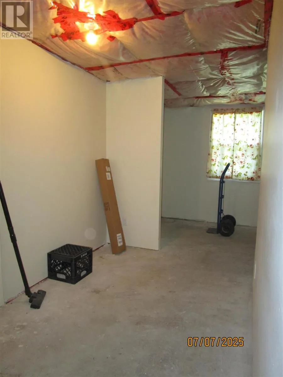 64 Curran DR