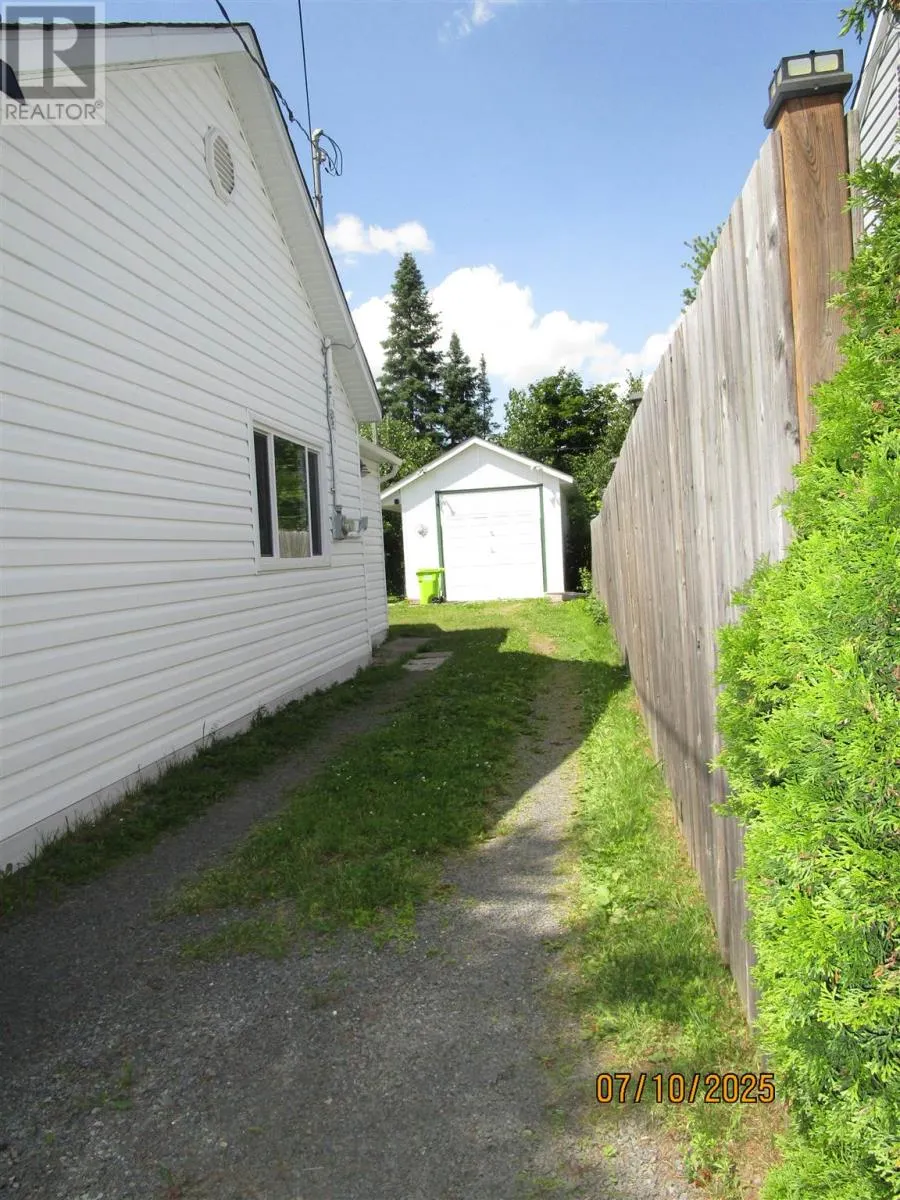 64 Curran DR