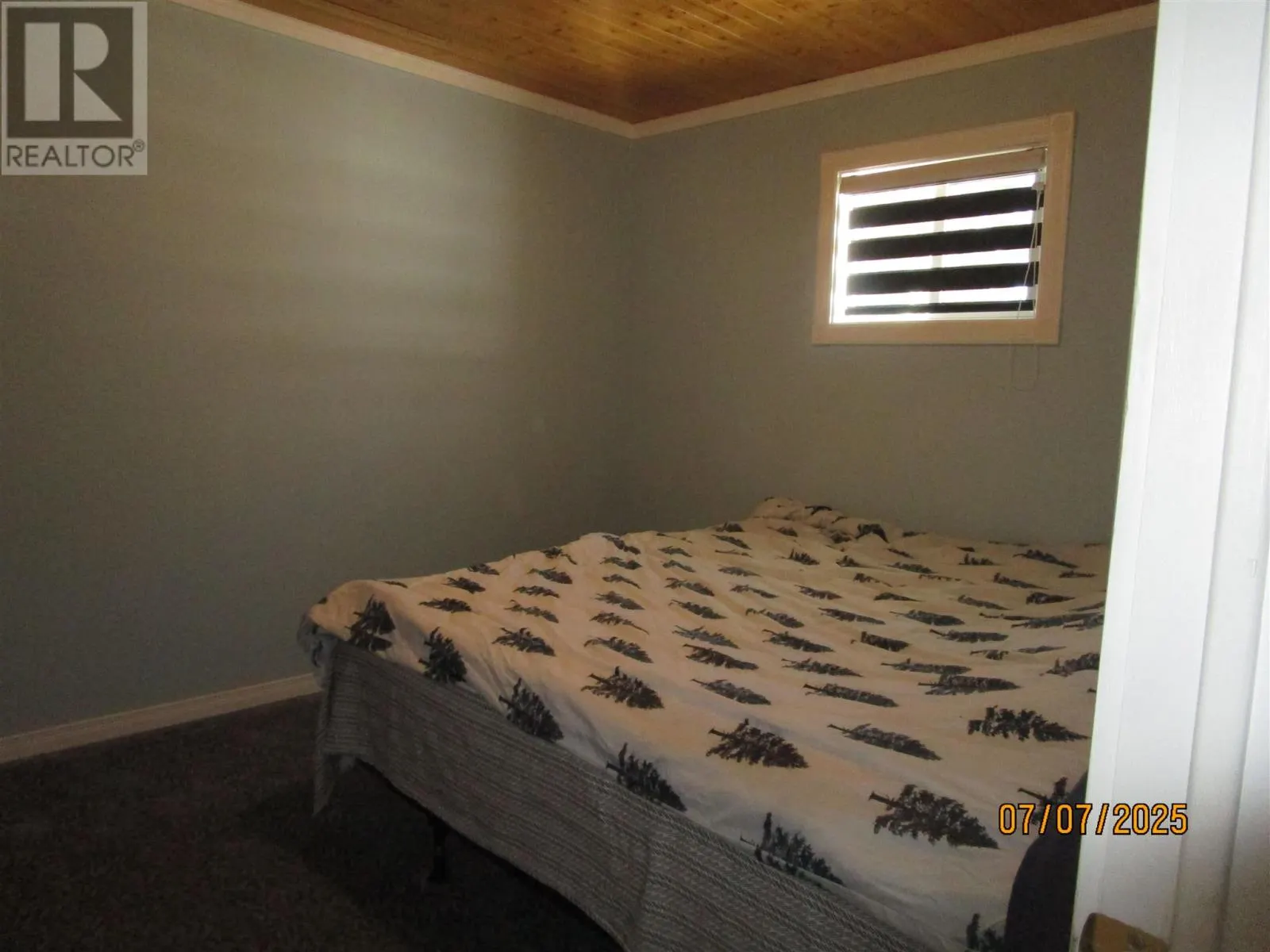 64 Curran DR