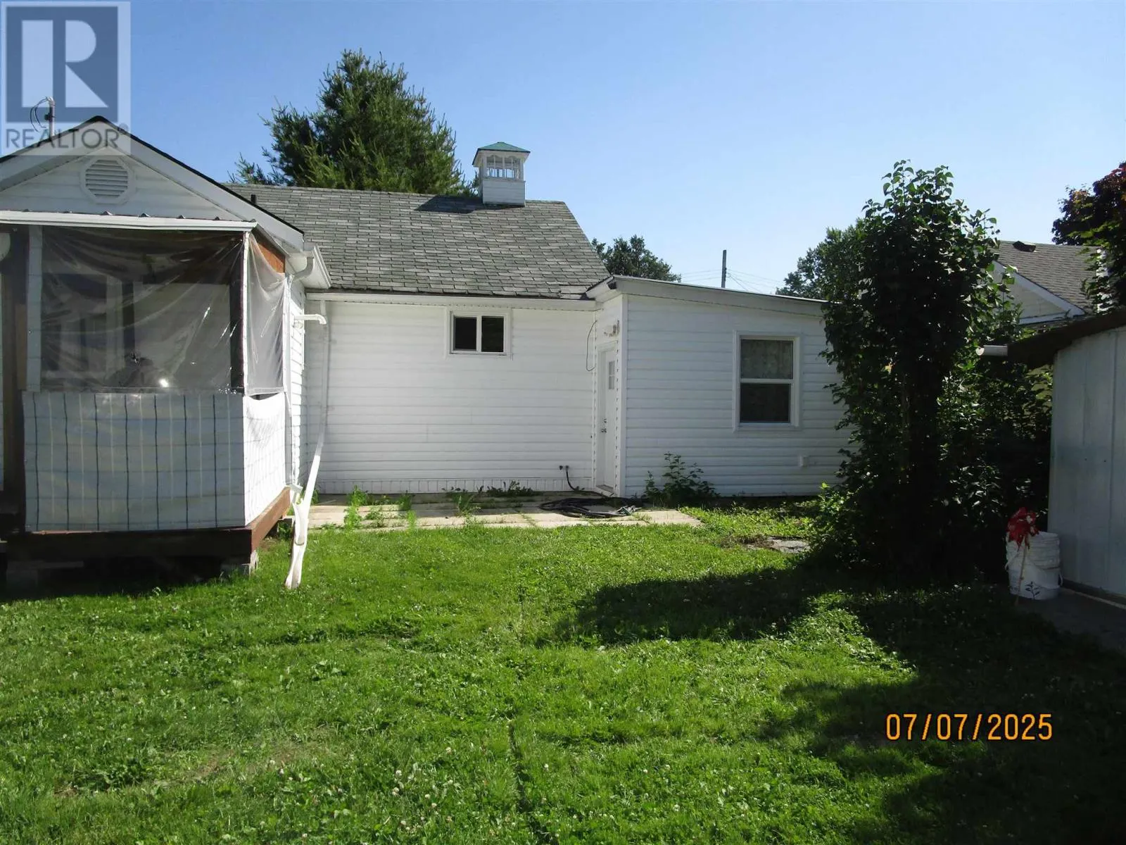 64 Curran DR
