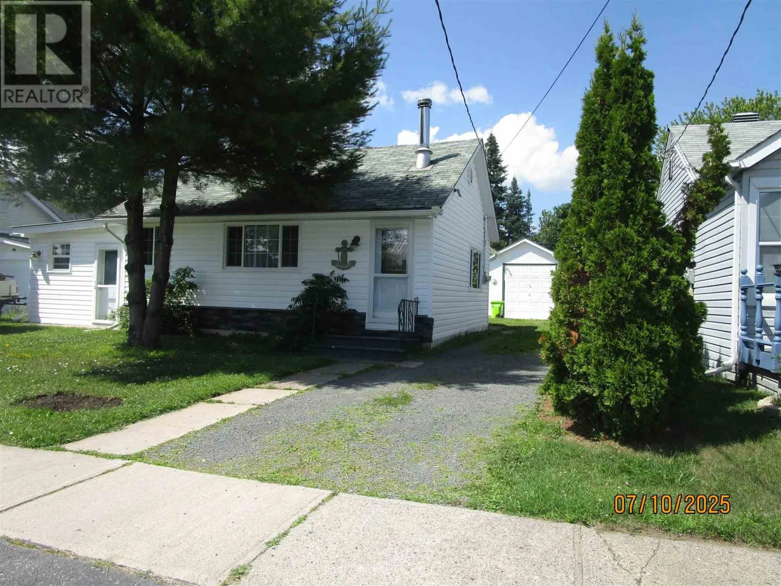 64 Curran DR