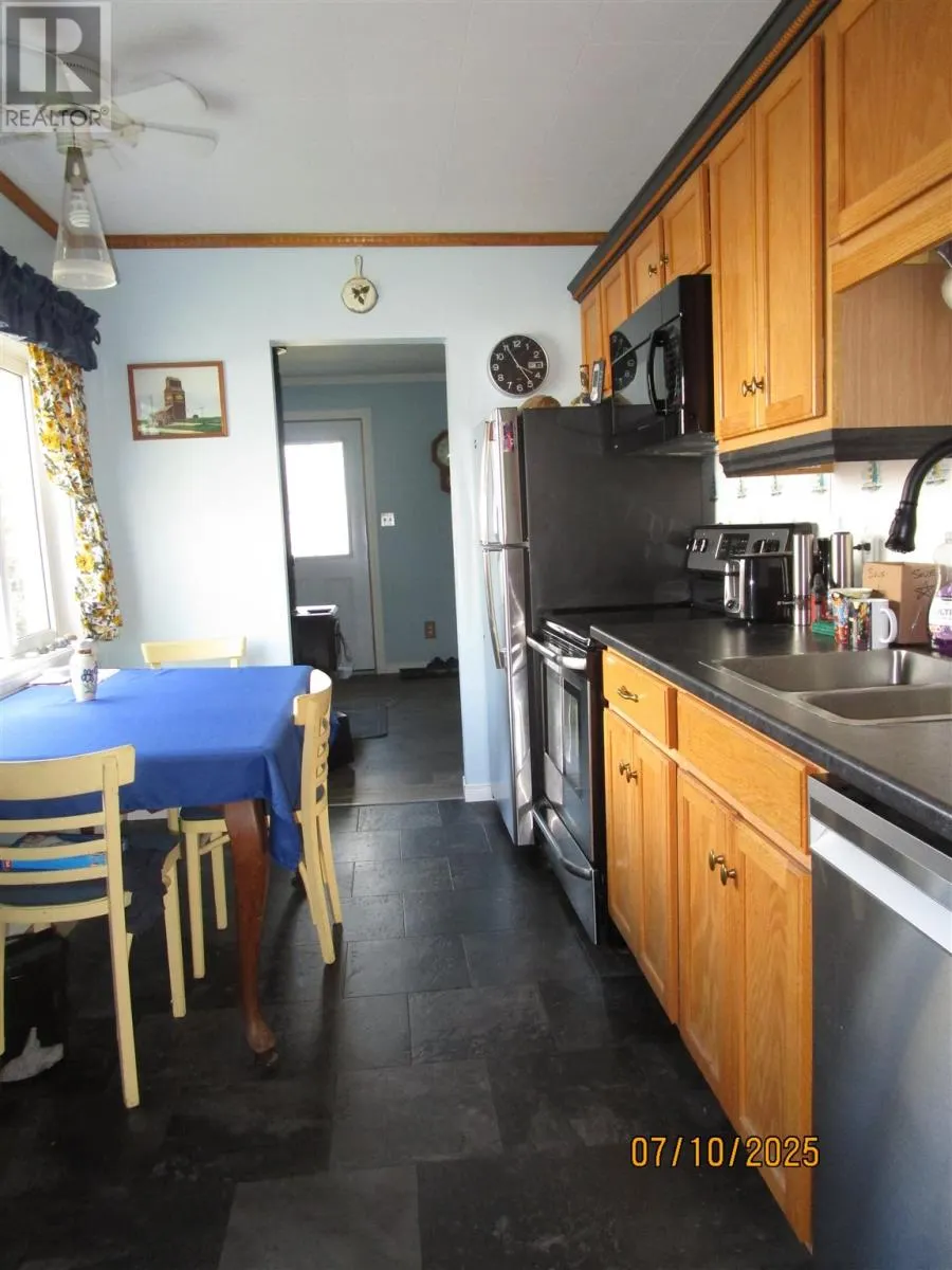 64 Curran DR
