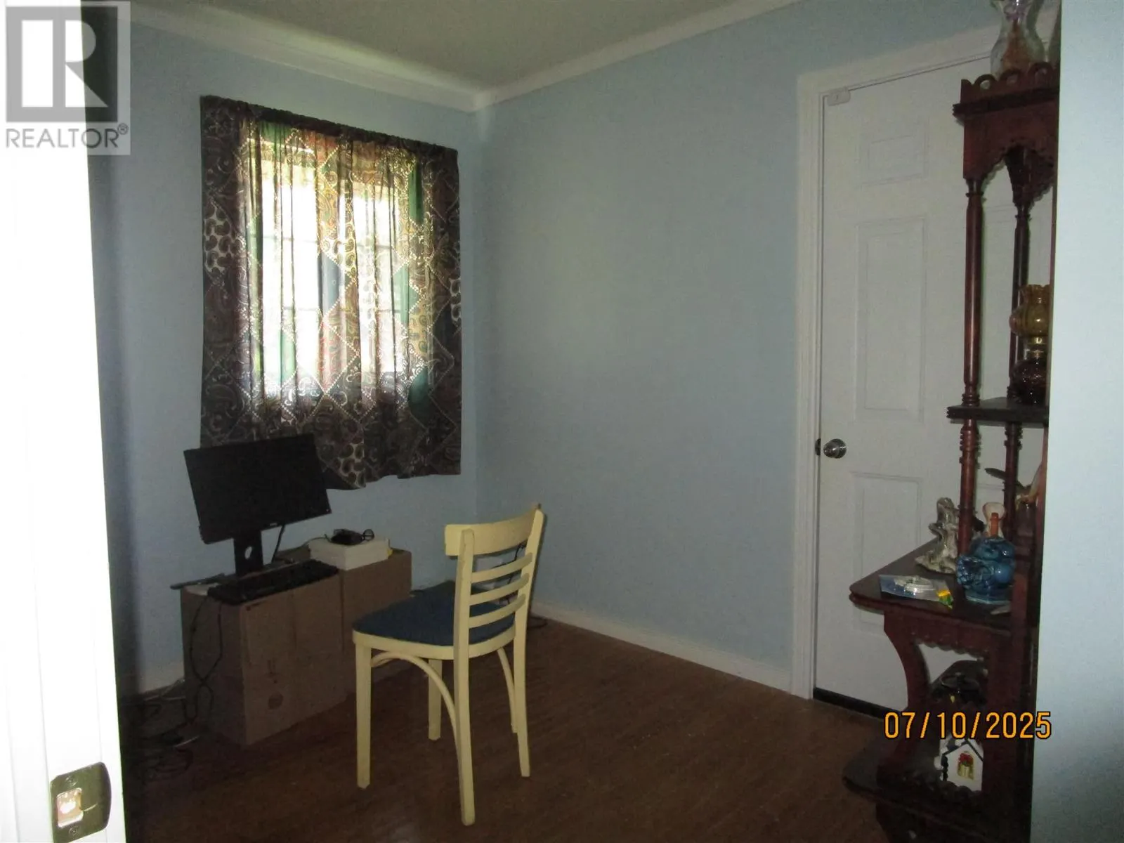64 Curran DR