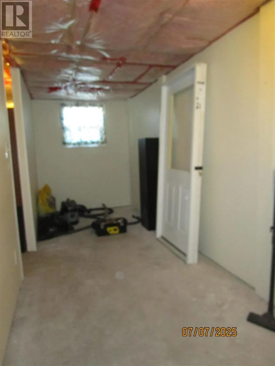 64 Curran DR