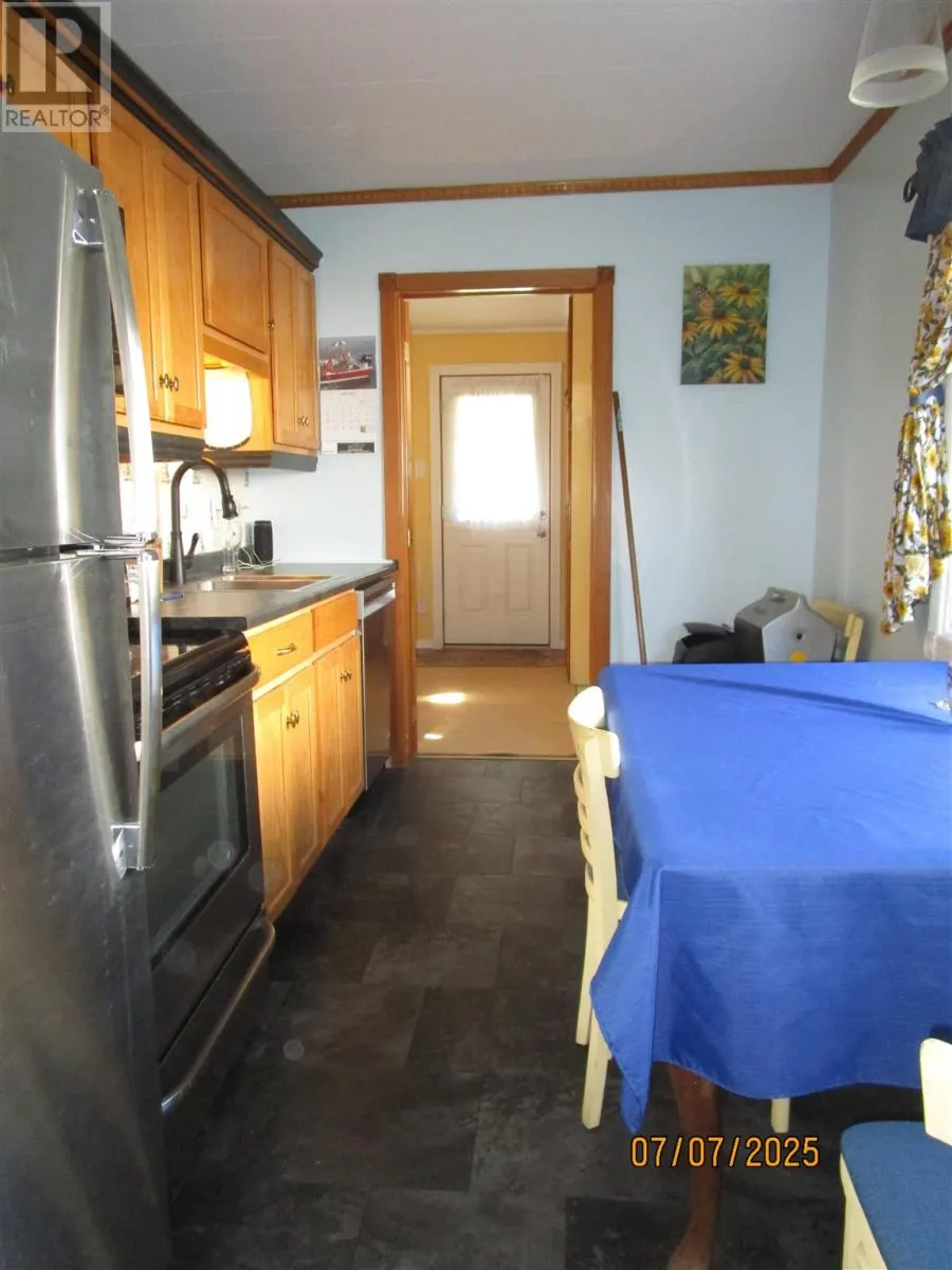 64 Curran DR