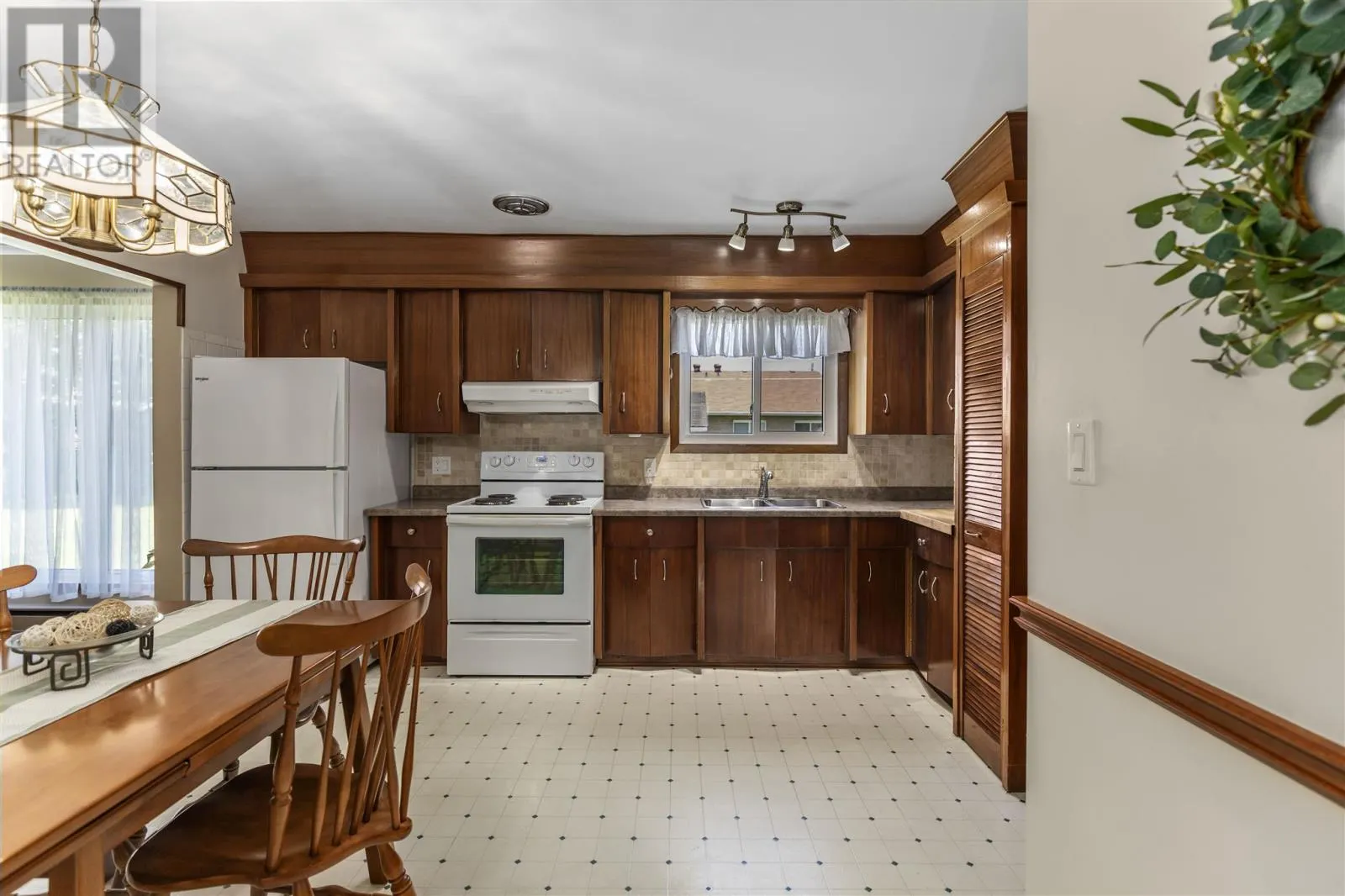380 Sussex RD