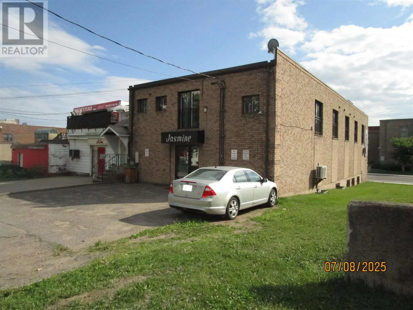 446-450 Queen ST E