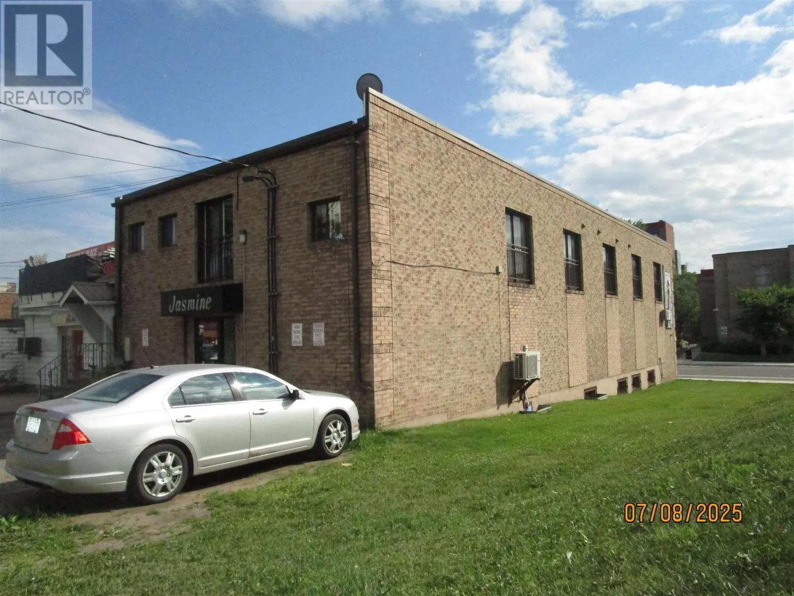 446-450 Queen ST E