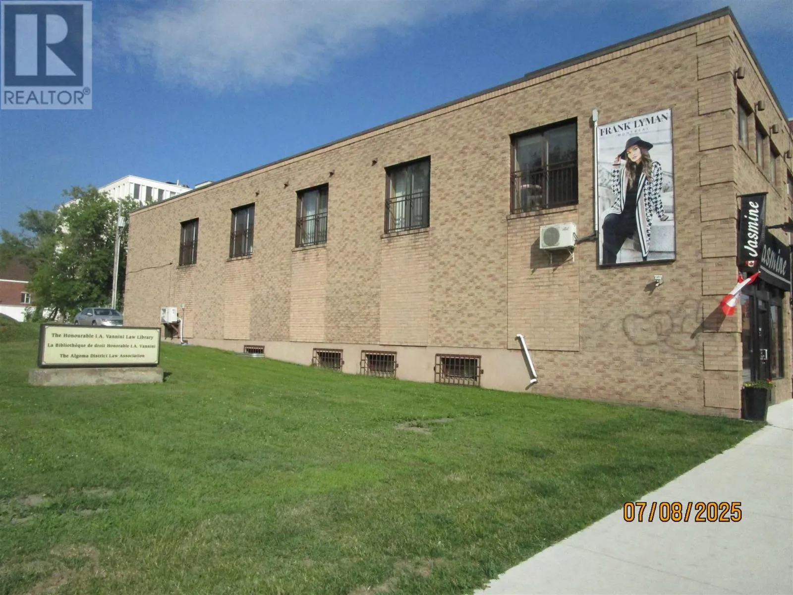 446-450 Queen ST E