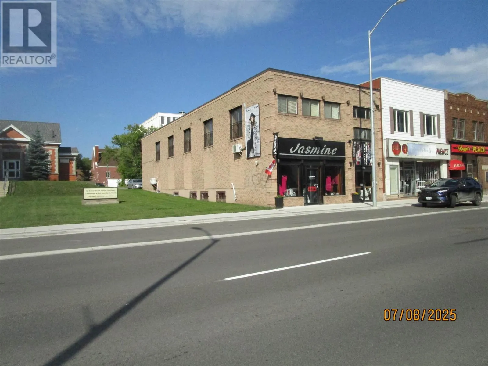 446-450 Queen ST E