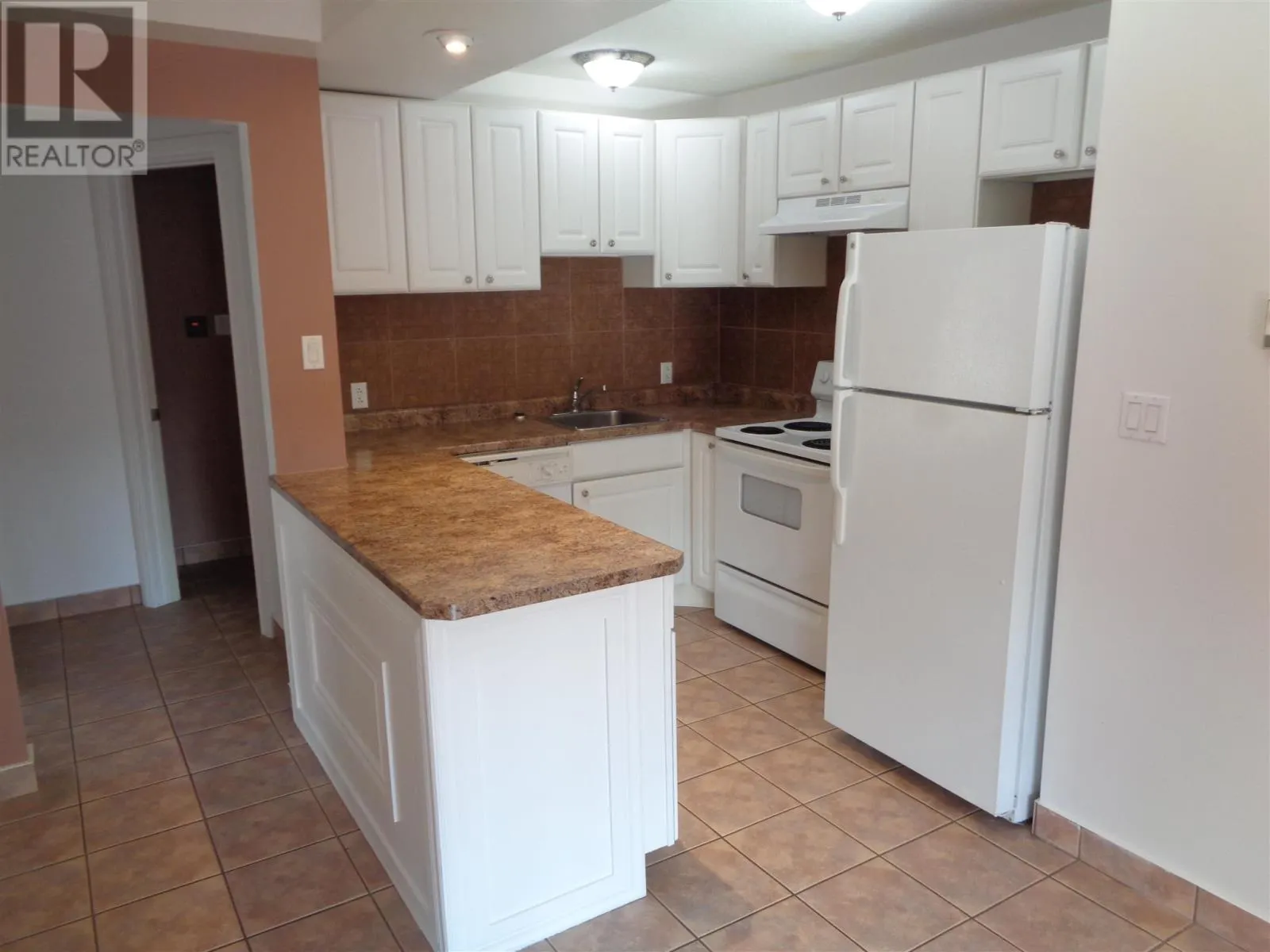 446-450 Queen ST E