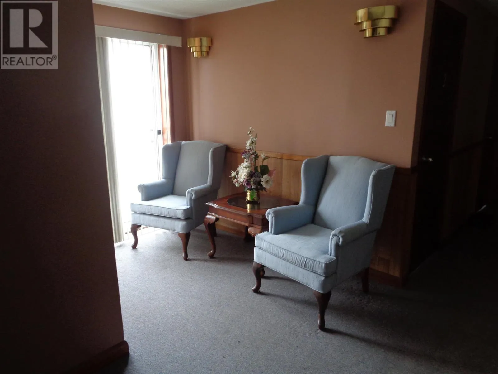 446-450 Queen ST E