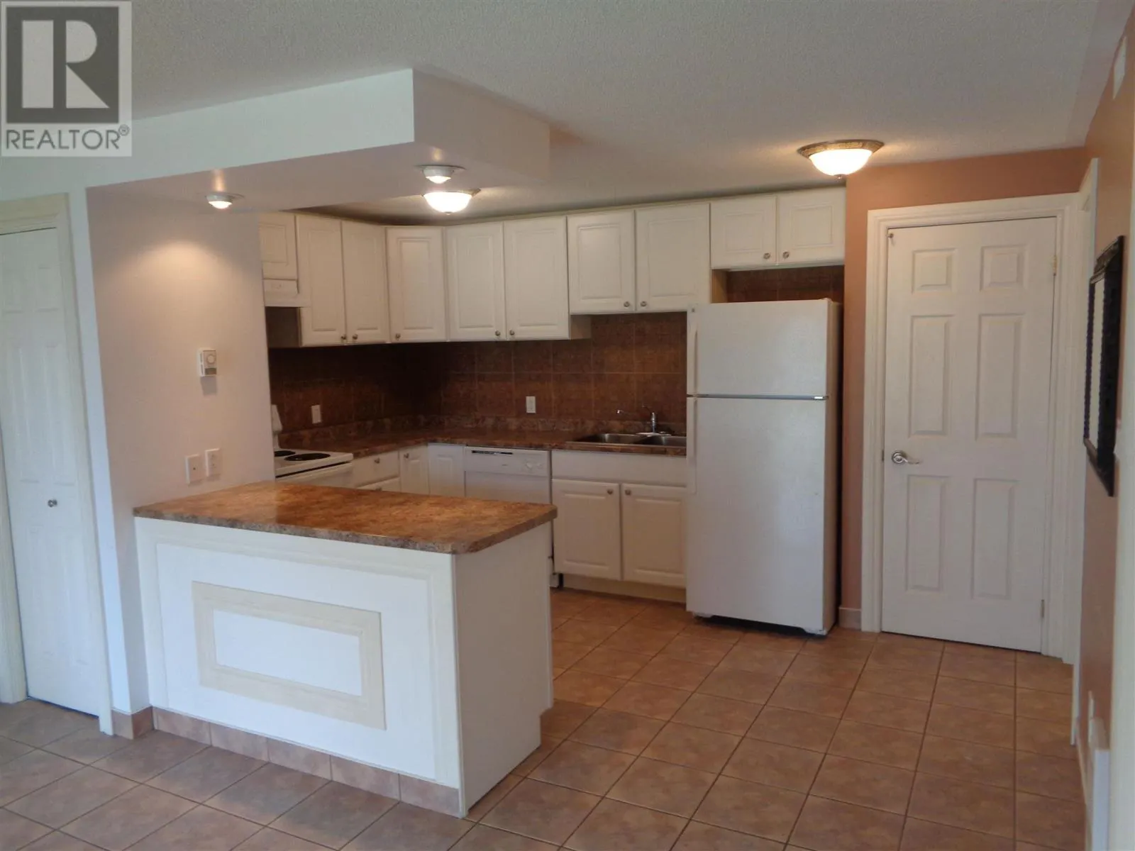 446-450 Queen ST E