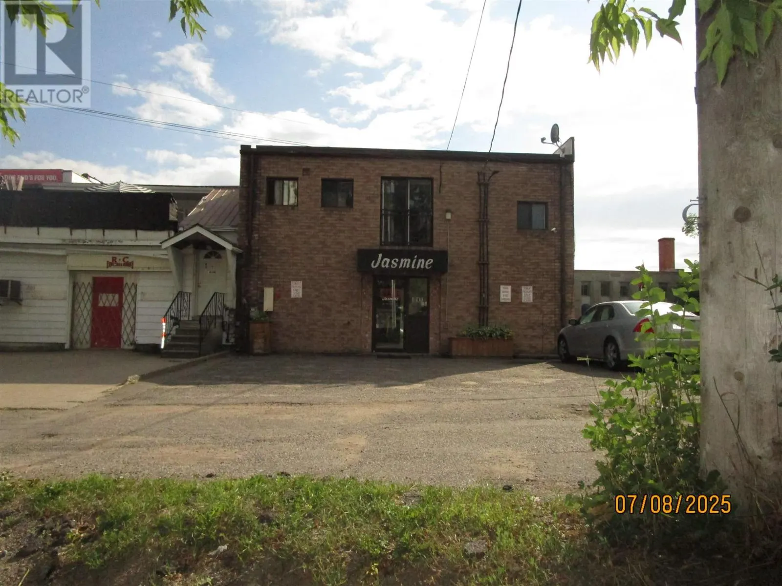 446-450 Queen ST E
