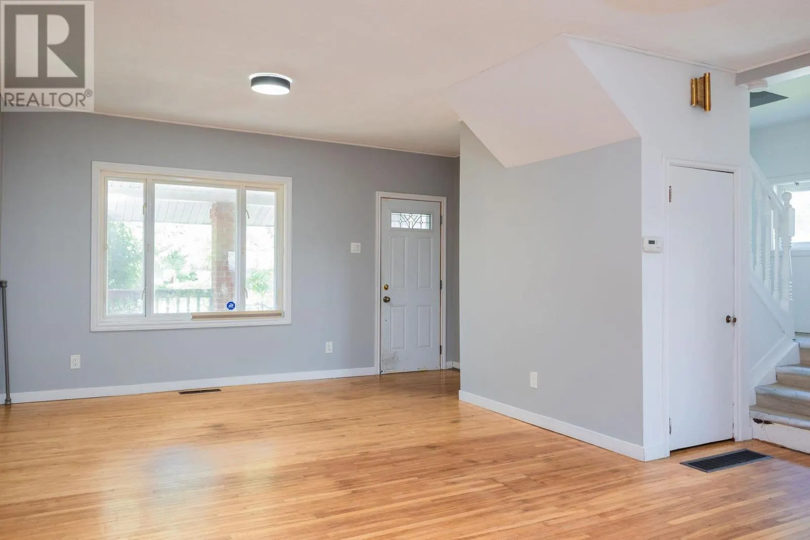 125 Grosvenor AVE