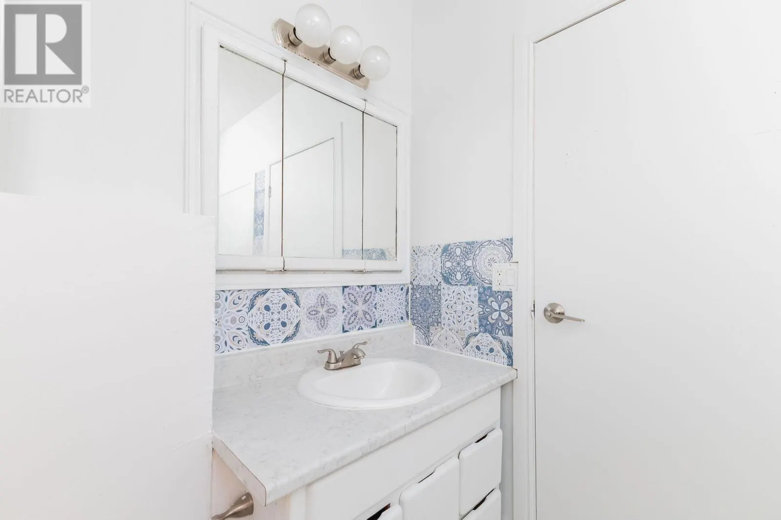 125 Grosvenor AVE
