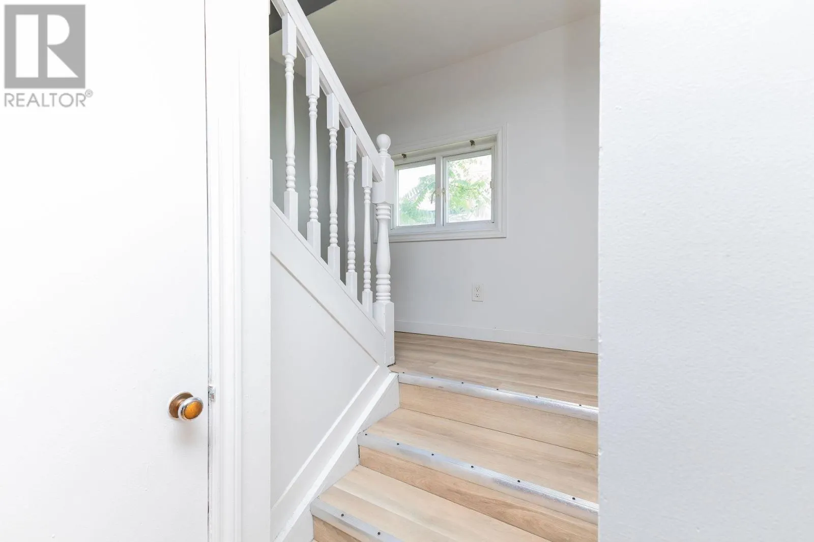125 Grosvenor AVE