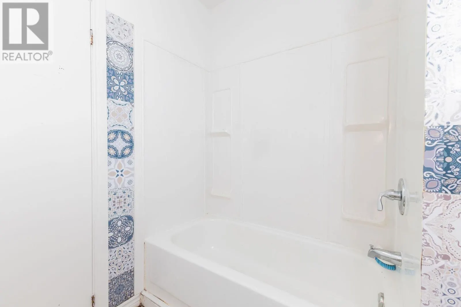 125 Grosvenor AVE