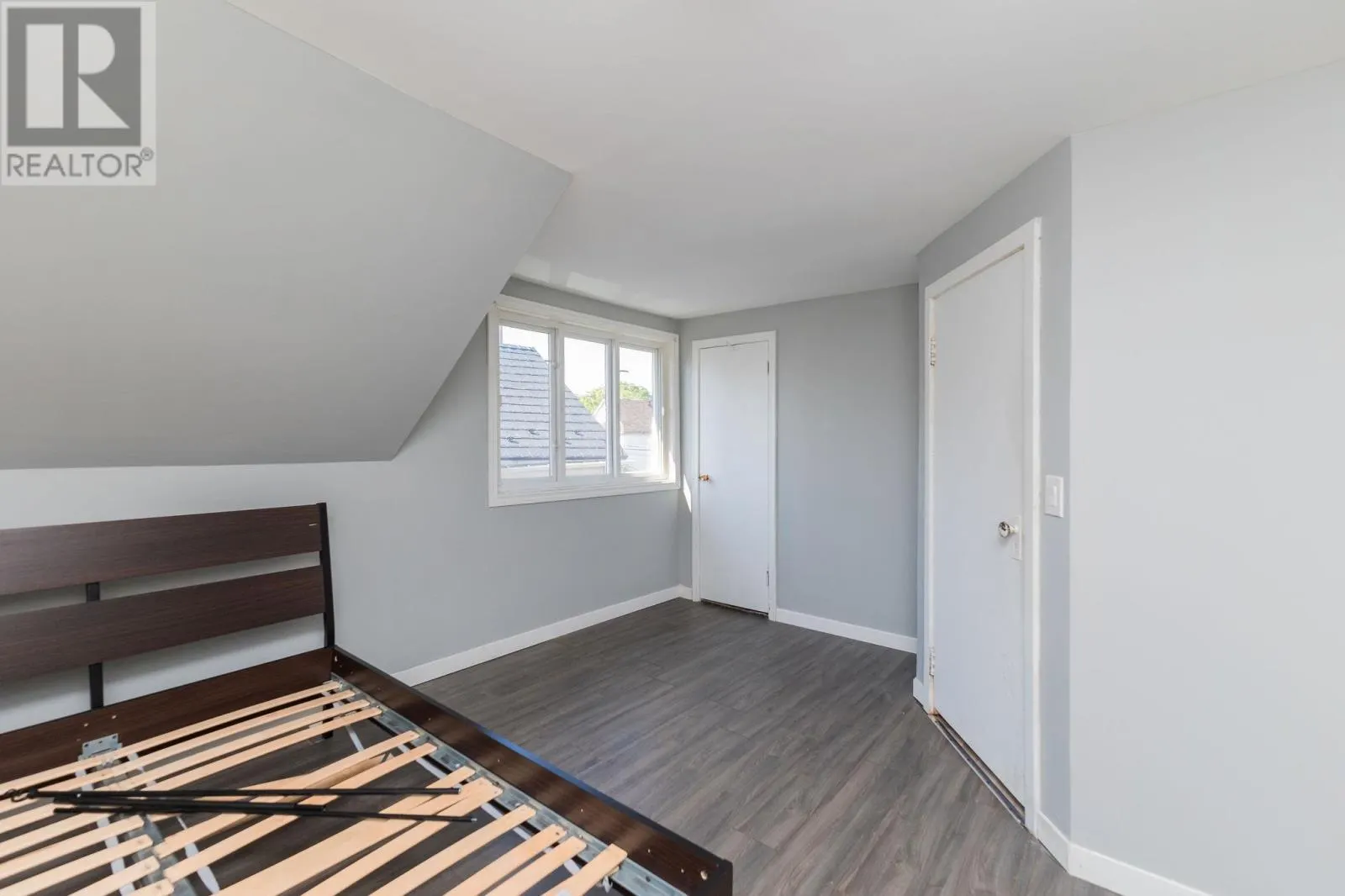 125 Grosvenor AVE