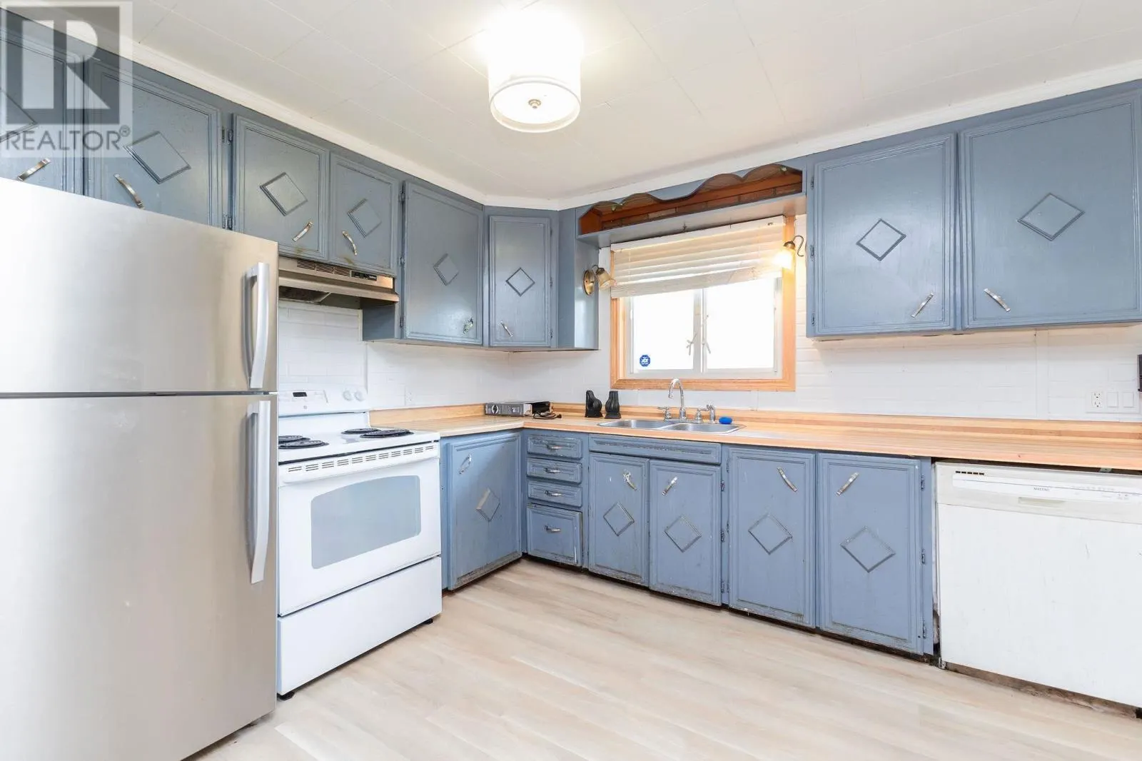125 Grosvenor AVE