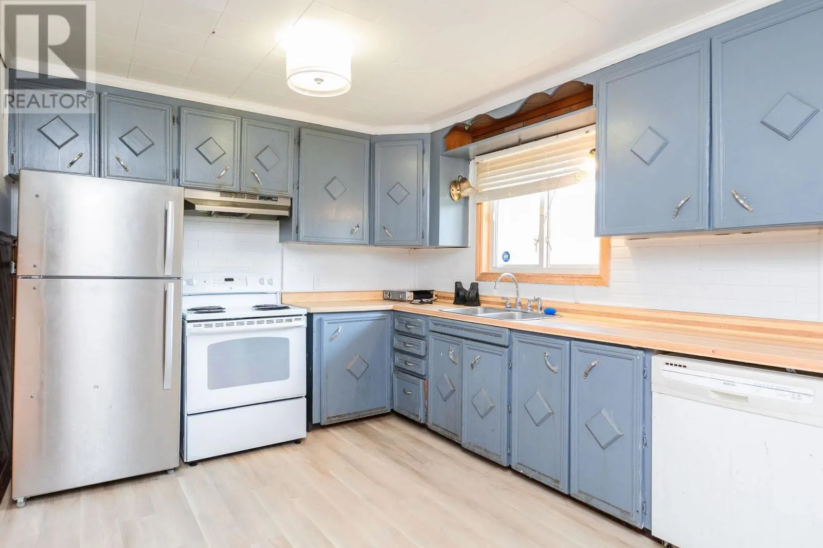 125 Grosvenor AVE