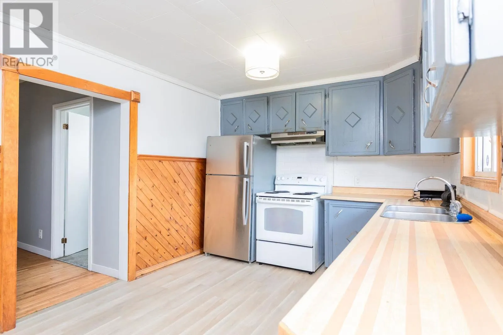 125 Grosvenor AVE