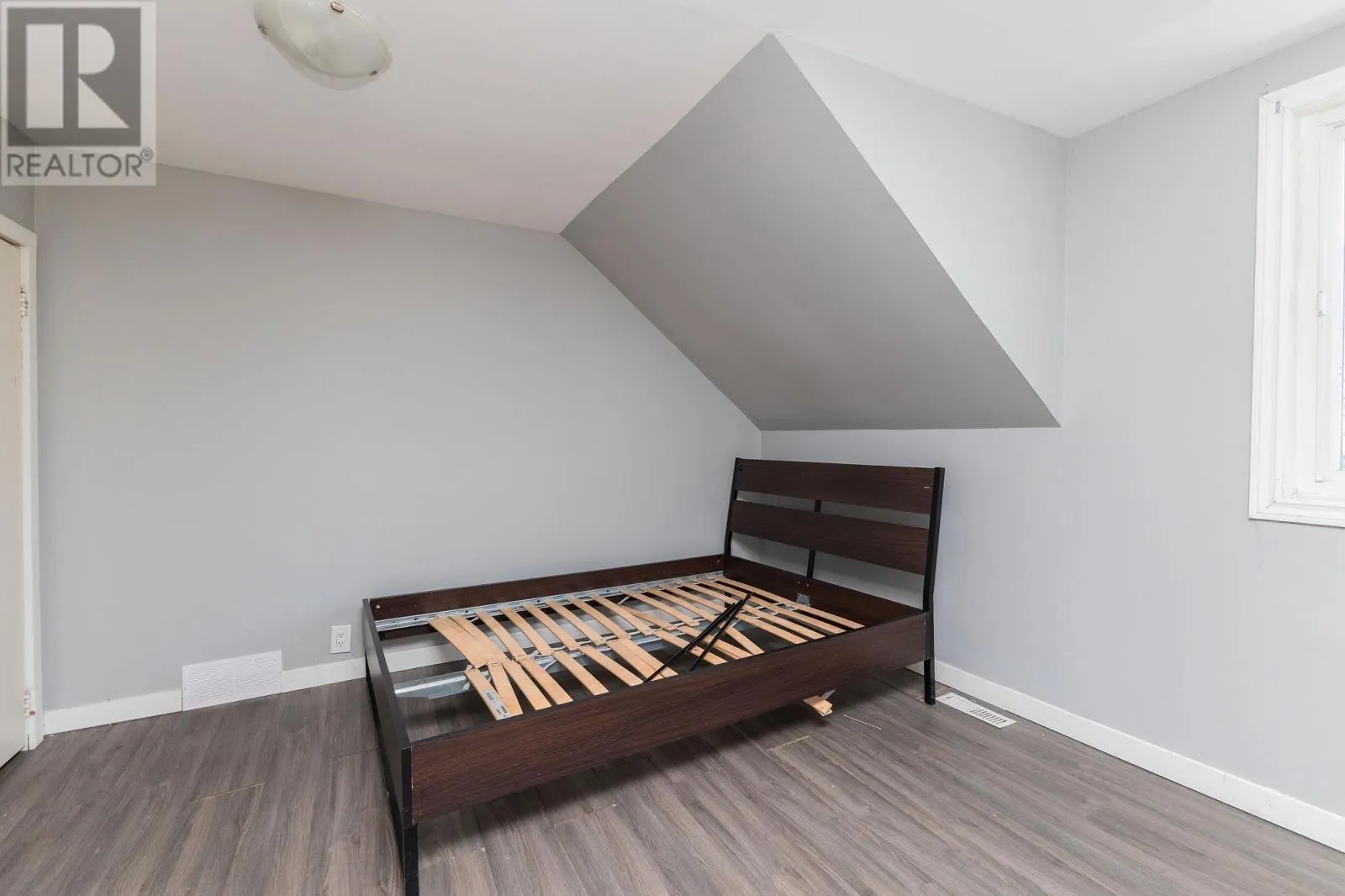 125 Grosvenor AVE