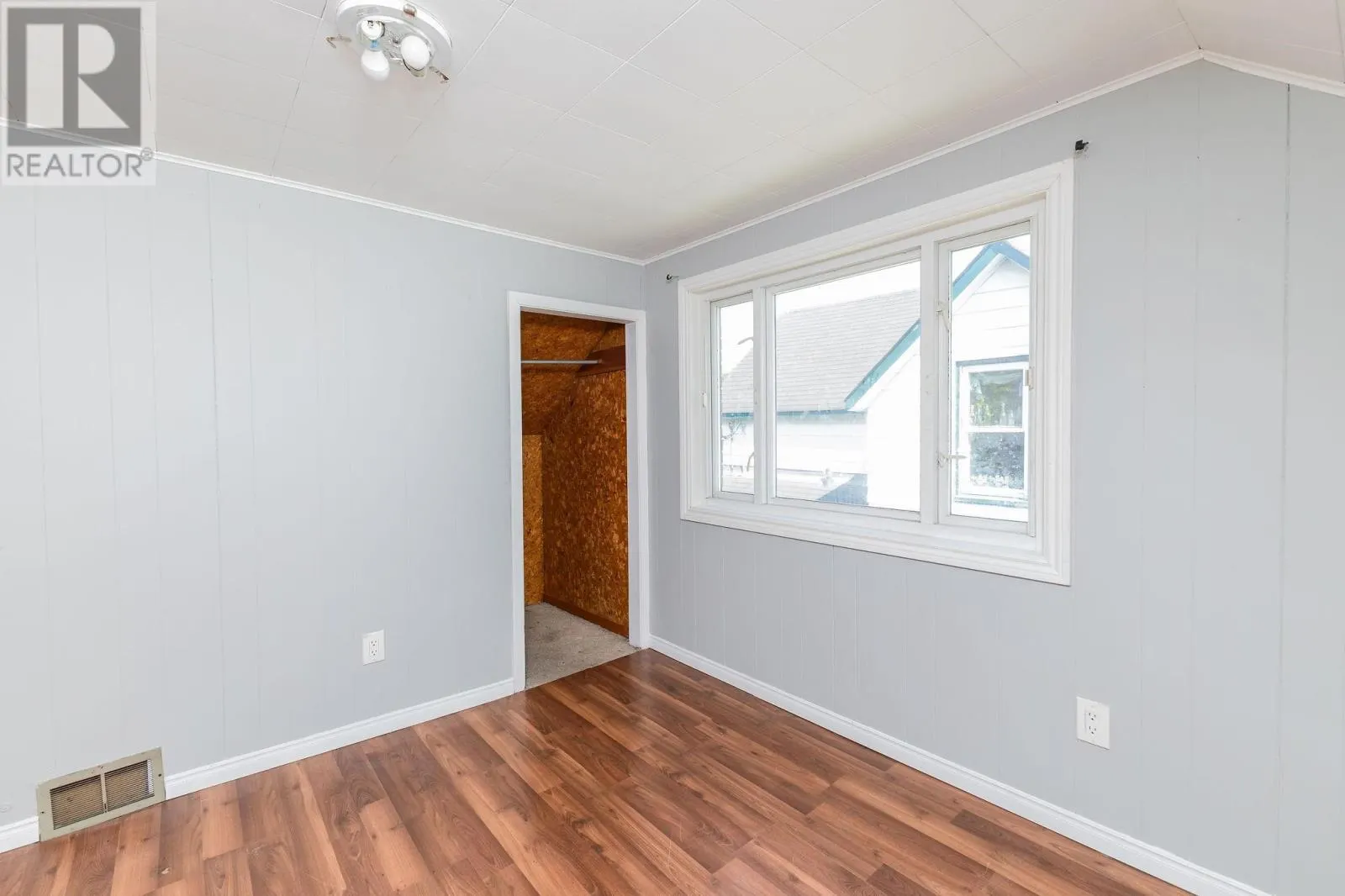 125 Grosvenor AVE
