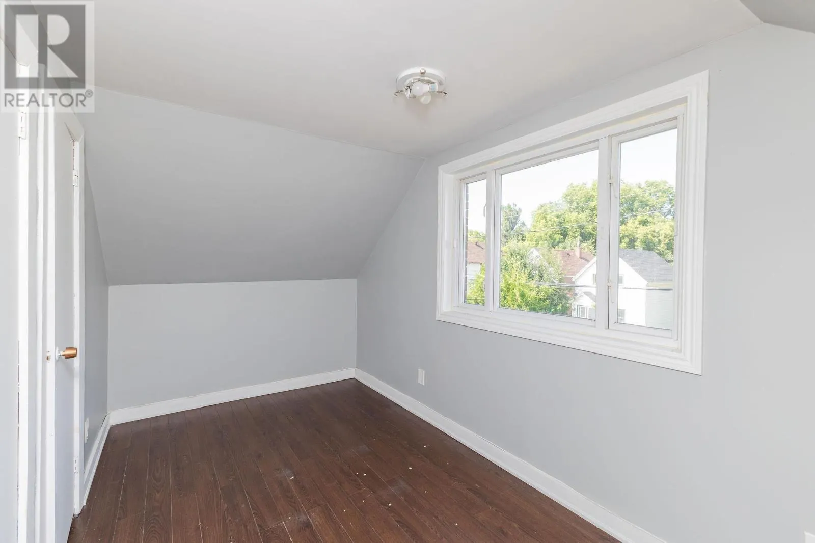 125 Grosvenor AVE