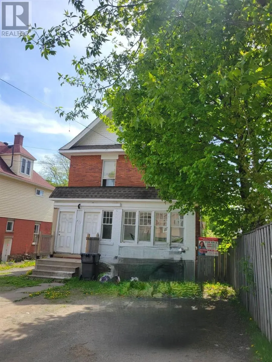 635 Wellington ST