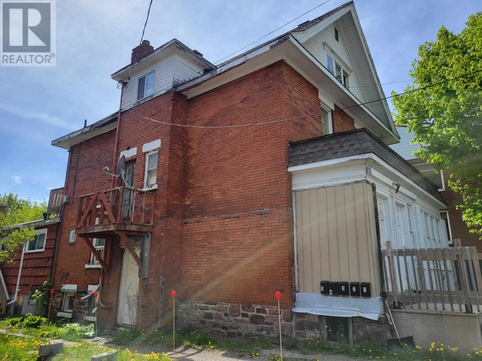 635 Wellington ST