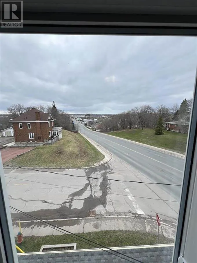 330 Bruce ST
