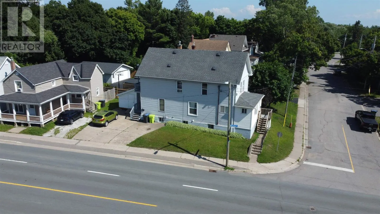 330 Bruce ST