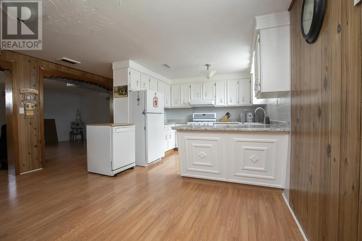 17 Wawanosh AVE