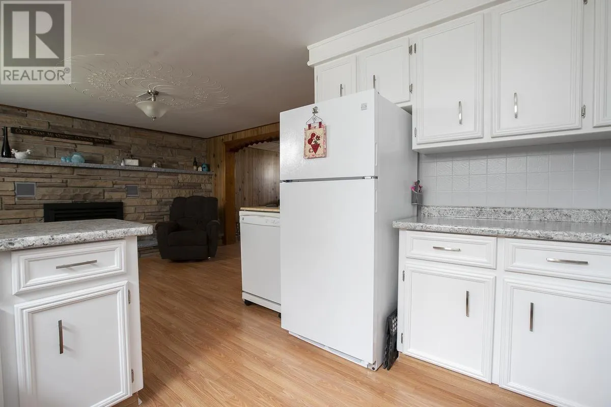 17 Wawanosh AVE