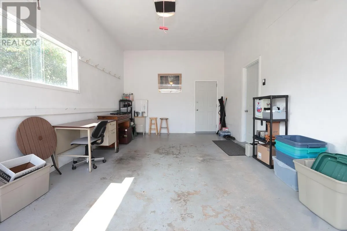 17 Wawanosh AVE