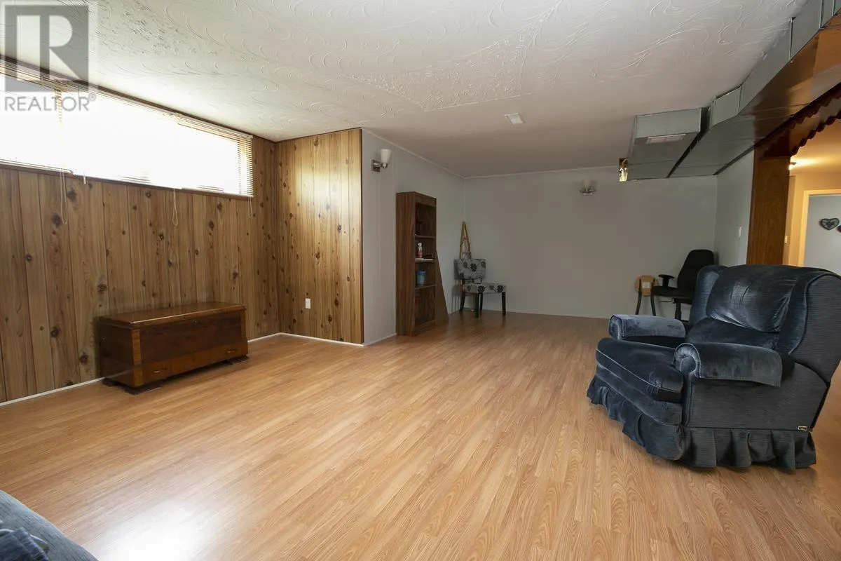 17 Wawanosh AVE