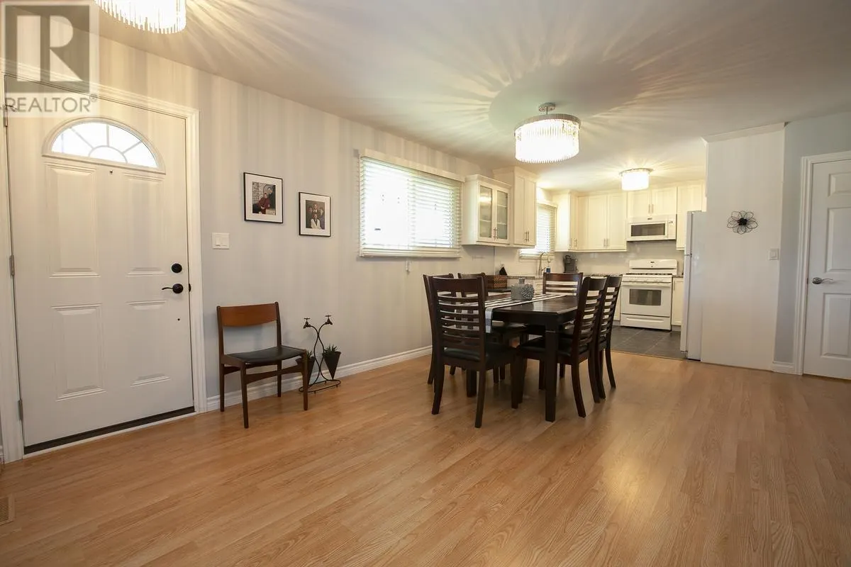 17 Wawanosh AVE