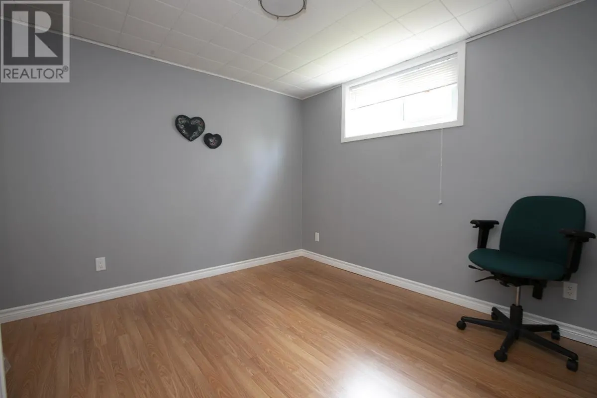 17 Wawanosh AVE