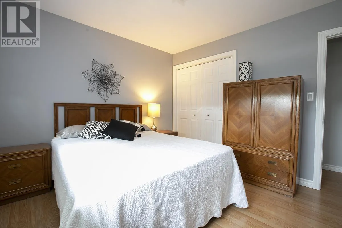 17 Wawanosh AVE