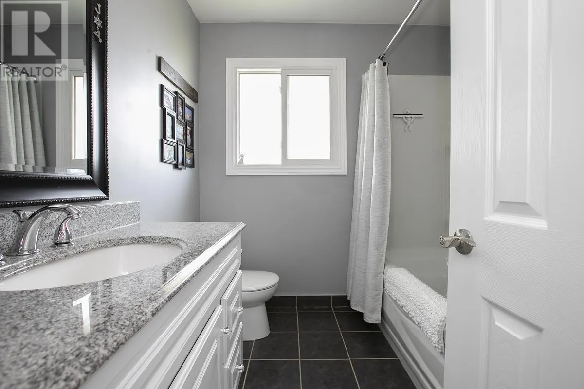 17 Wawanosh AVE
